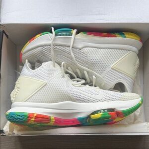 Nike LeBron Witness Women's White Shoes. New in Box